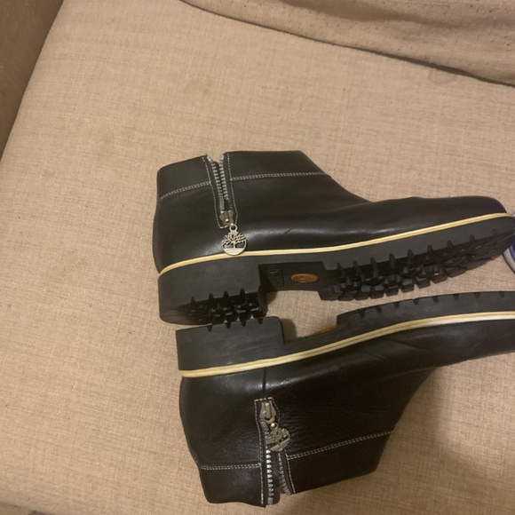 Coats, Sneakers and Boots - Picture 2 of 5